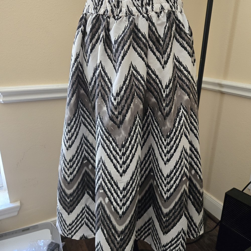 Stylish Black and White Chevron Skirt